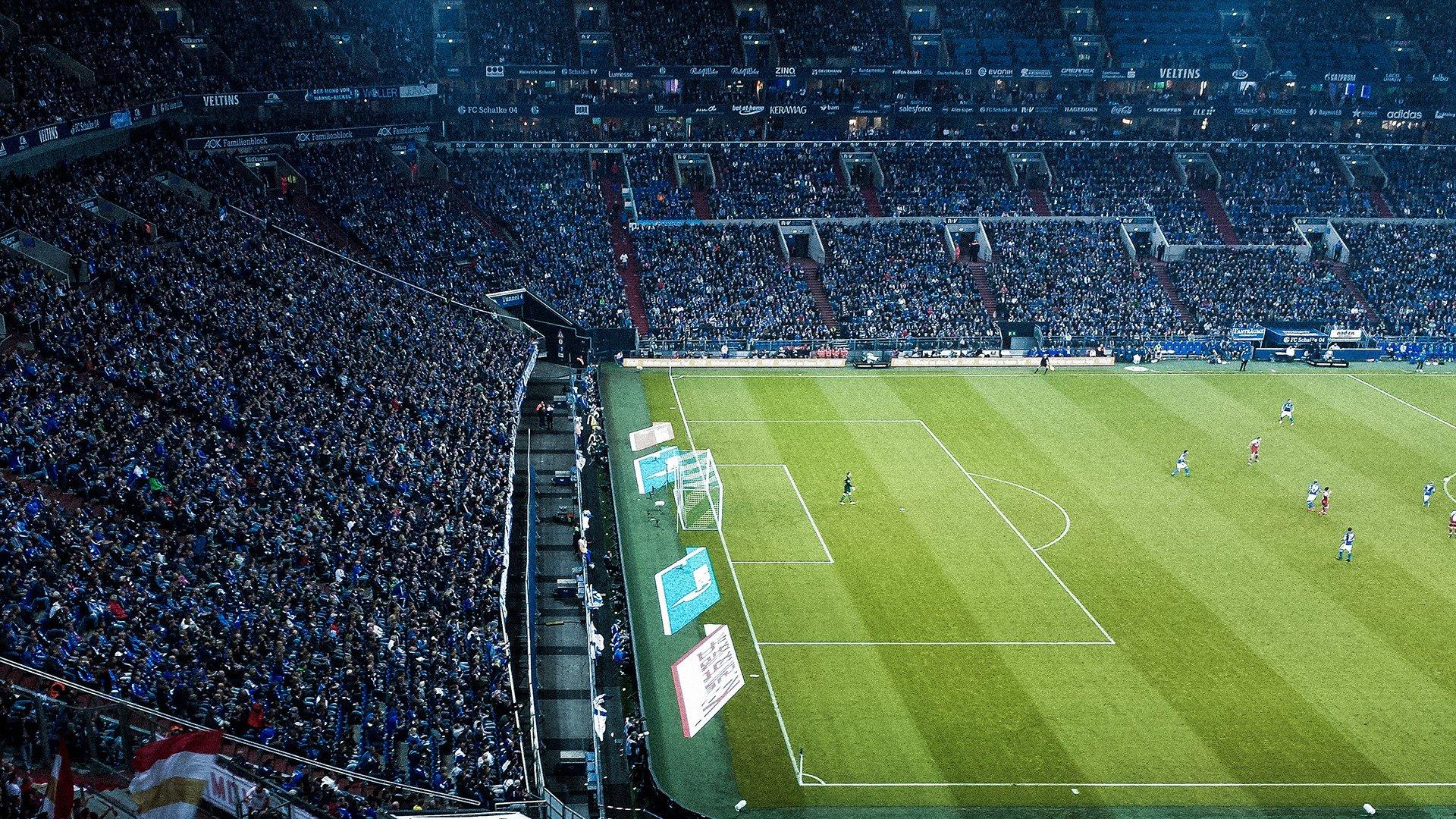 大邱FC友谊赛惜败巴塞罗那，韩国女球迷身穿客队球衣引爆社交媒体热议