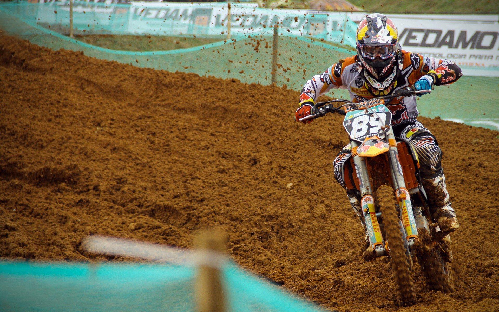 尽力了！陈晋一禁区内紧跟韩国球员，最终被洞穿小门得分