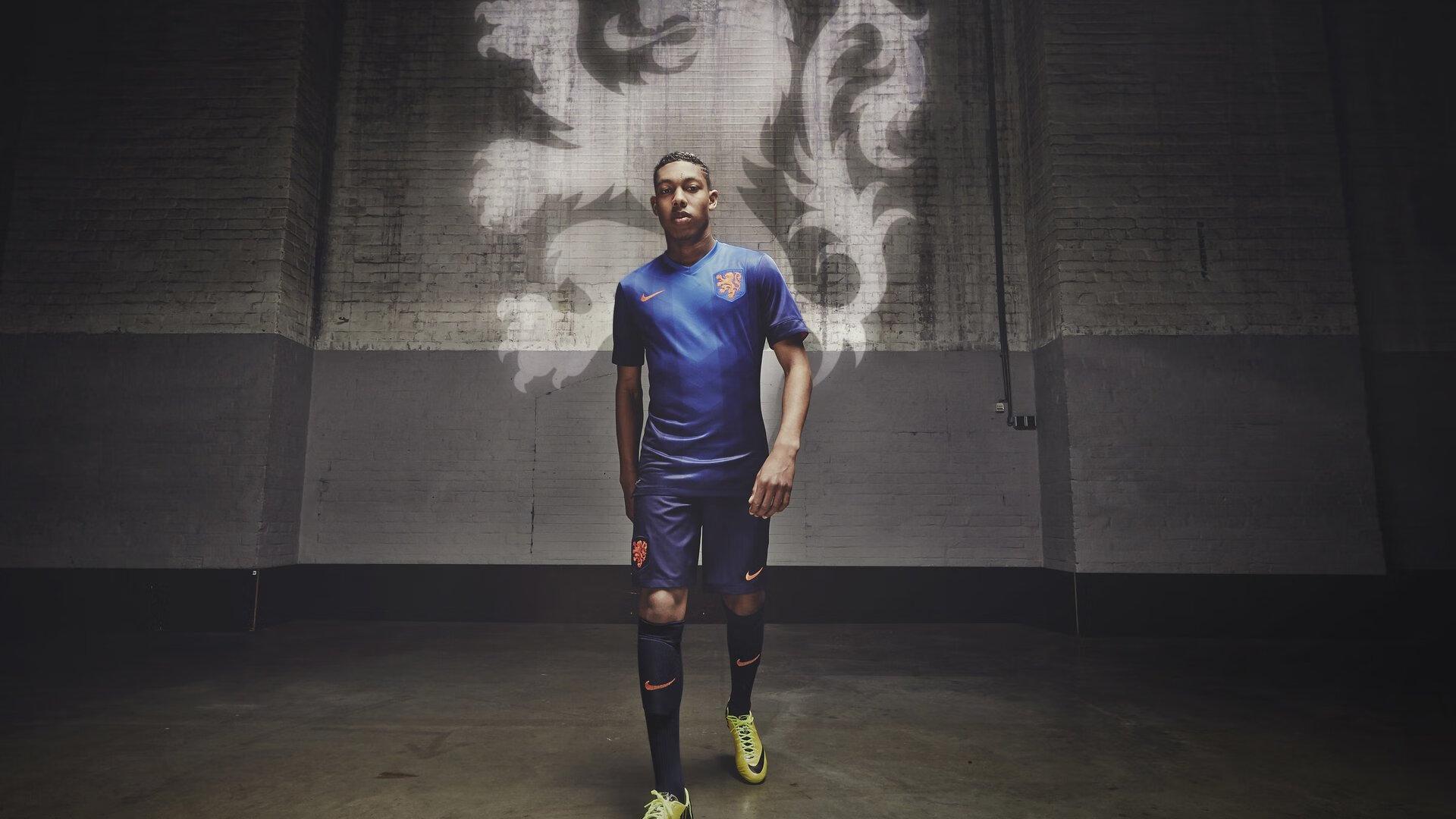 英格兰队长凯恩密会拜仁引爆足坛地震 热刺主席列维扬言采取法律行动